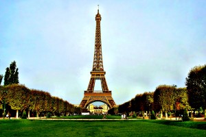Eiffelturm Paris hautnah erleben, dank staedtereisen-europa.ch